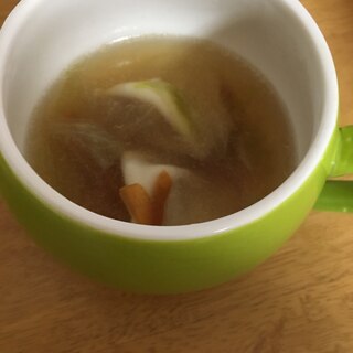 創味シャンタンで☆レタスと人参の皮の水餃子スープ☆